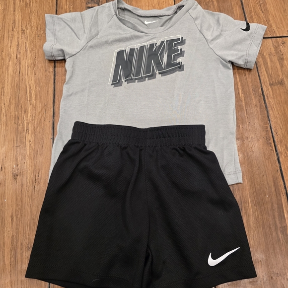 5 Nike Kids T-Shirt and Shorts Set - Picture 3 of 6